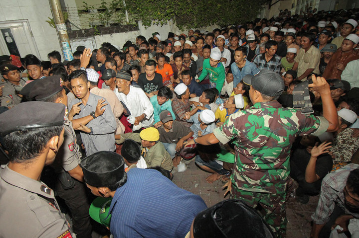 Ratusan Orang Antre untuk Dapatkan Zakat Mal