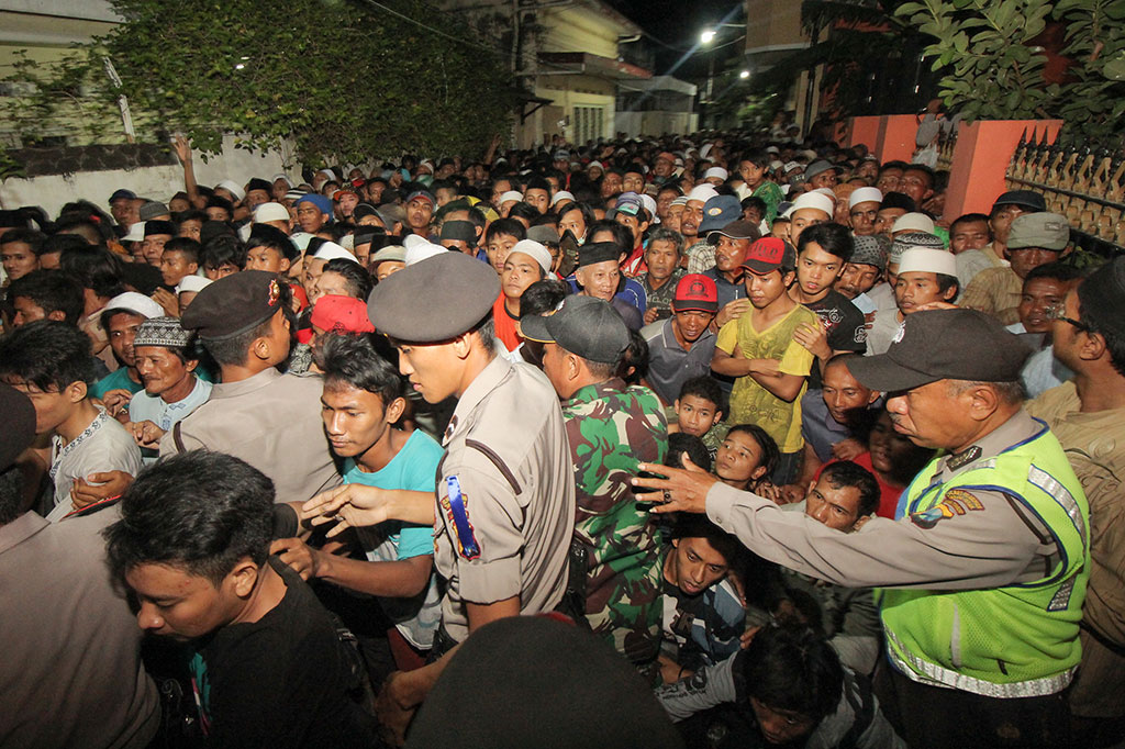 Ratusan Orang Antre untuk Dapatkan Zakat Mal