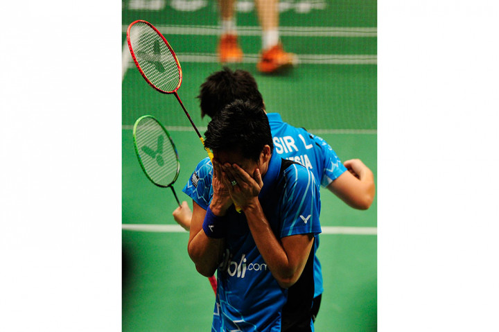Ganda campuran Indonesia Tontowi Ahmad yang berpasangan dengan Liliyana Natsir menutup mata usai pertandingan babak pertama melawan ganda Tiongkok Zhang Nan dan Zhao Yunlei 