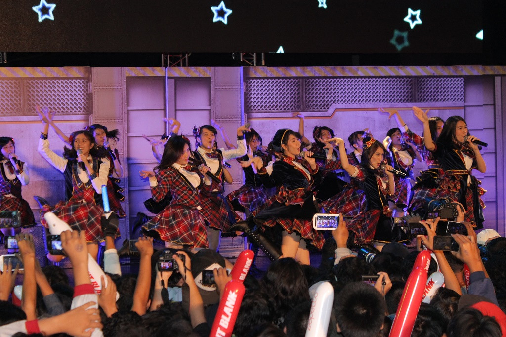 JKT48 menjadi salah satu penghibur di sela-sela PBIC 2015.