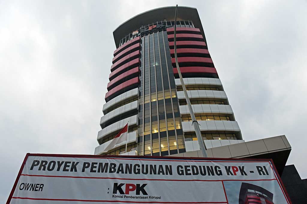 Briptu Imam, KPK, dan Pecel Lele Ibunda