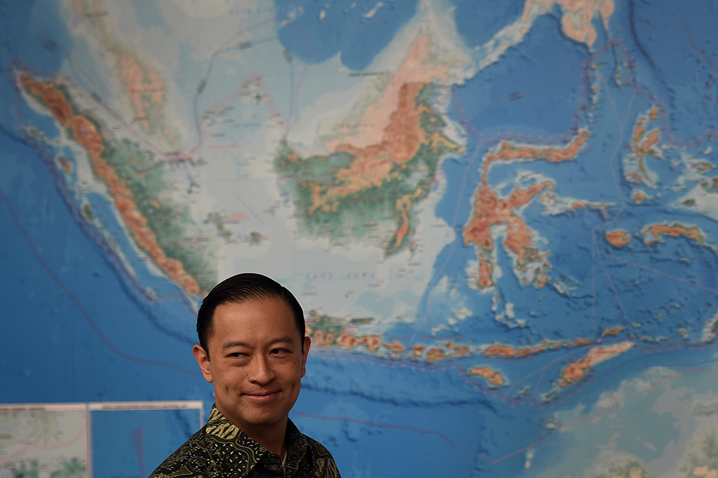 Menteri Perdagangan Thomas Lembong meninggalkan ruang konferensi pers usai menyampaikan kinerja ekspor impor di Kementerian Perdagangan