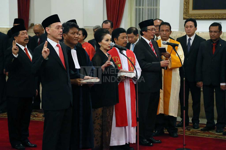 Sebanyak 17 anggota KEIN tersebut adalah Hendri Saparini, Hariyadi Sukamdani, Eddy Sariatmadja, Sudhamek, Jhonny Darmawan, Benny Soetrisno.