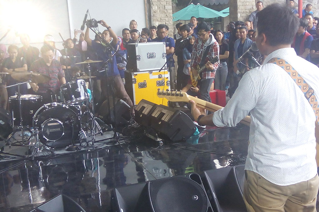 Efek Rumah Kaca Tampil di Kotak Musik Media Indonesia