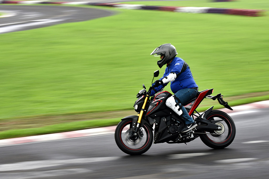Jurnalis Jajal Ketangguhan Yamaha Xabre 150
