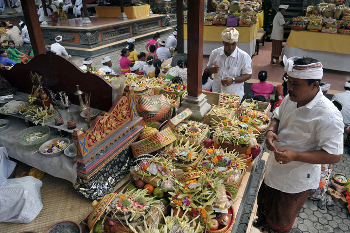 Umat Hindu Rayakan Hari Raya Galungan