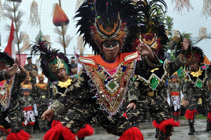 Komunitas Lima Gunung Pentaskan Tari Soreng Banser