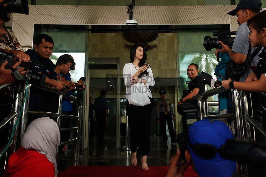 Velove Vexia Kembali Kunjungi OC Kaligis