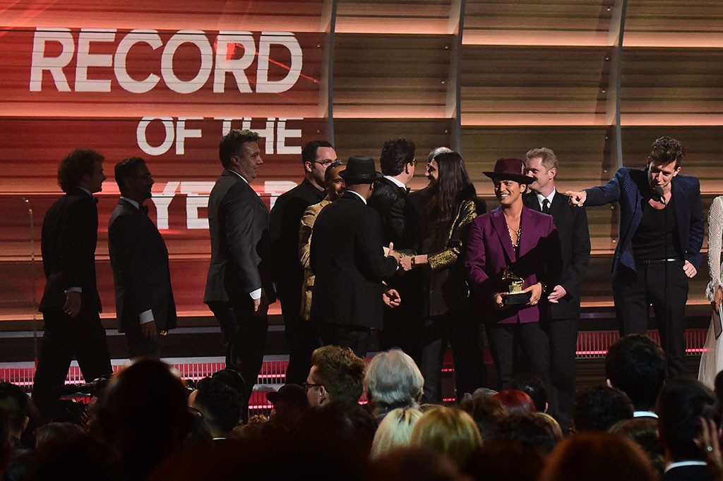 'Uptown Funk' Raih Record of the Year di Grammy 2016