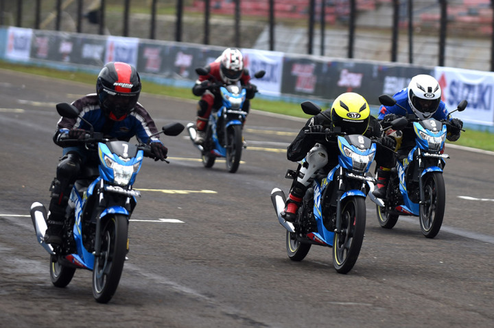 Anggota komunitas mencoba motor Suzuki Satria F150 Injeksi 