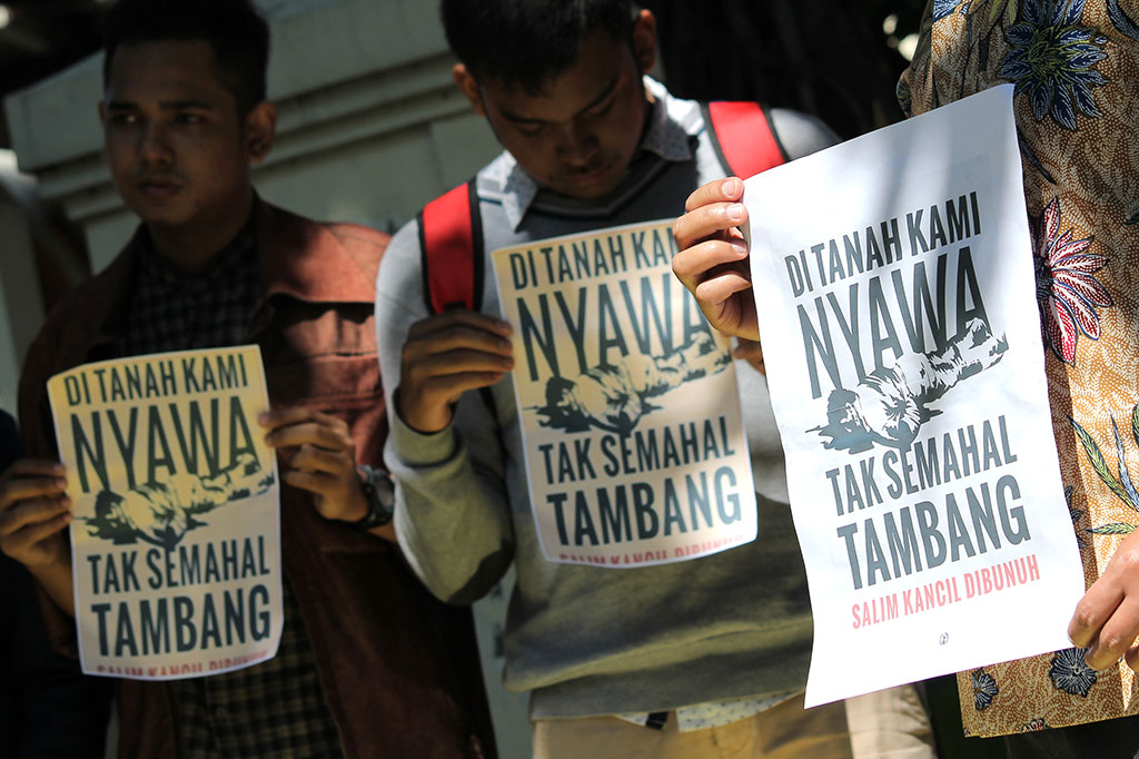 Unjuk Rasa Warnai Sidang Pembunuhan Salim Kancil