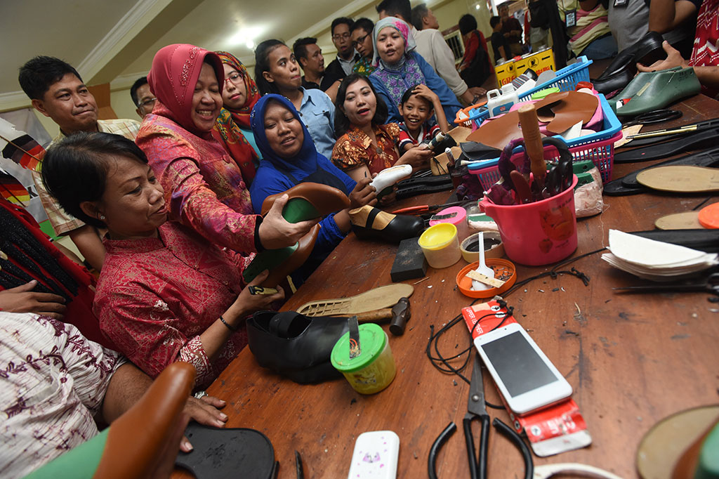 Risma Resmikan Gang Dolly Jadi Kampung Wisata Mural