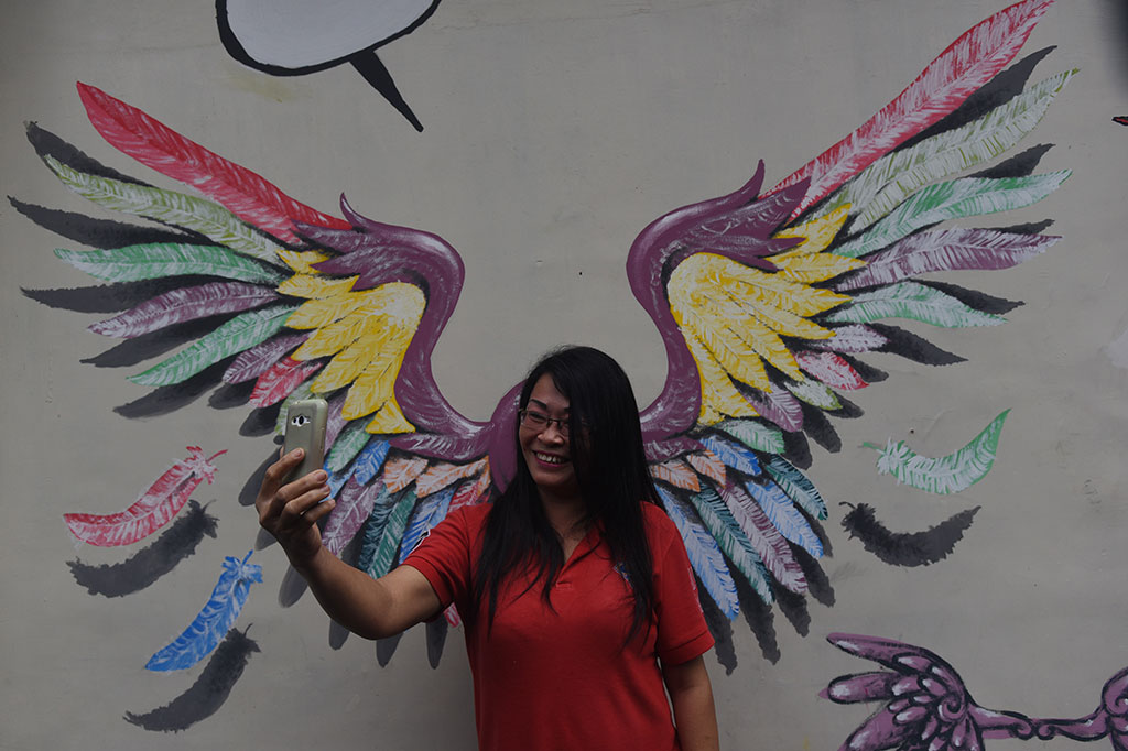 Risma Resmikan Gang Dolly Jadi Kampung Wisata Mural