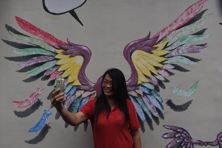 Risma Resmikan Gang Dolly Jadi Kampung Wisata Mural