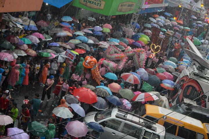 Hujan Deras, Peserta CGM Street Festival 2016 Tetap Antusias