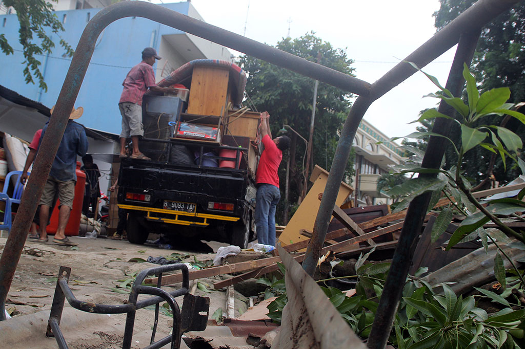 Pembongkaran Bangunan untuk Proyek Tol Becakayu