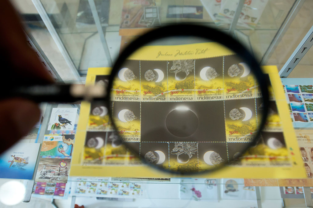 Pos Indonesia Terbitkan Prangko Edisi Gerhana Matahari Total