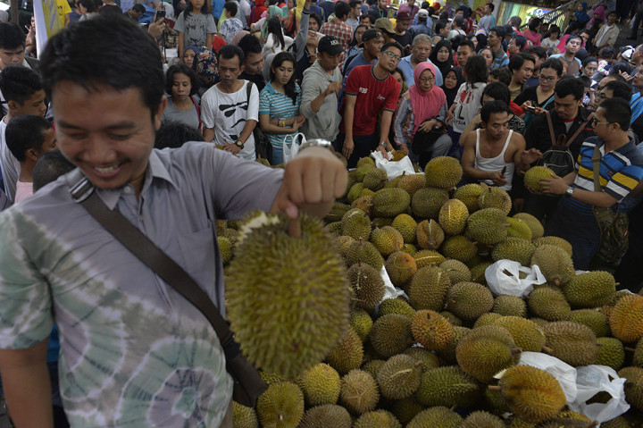 Warga Serbu Durian Fair 2016 di Blok M