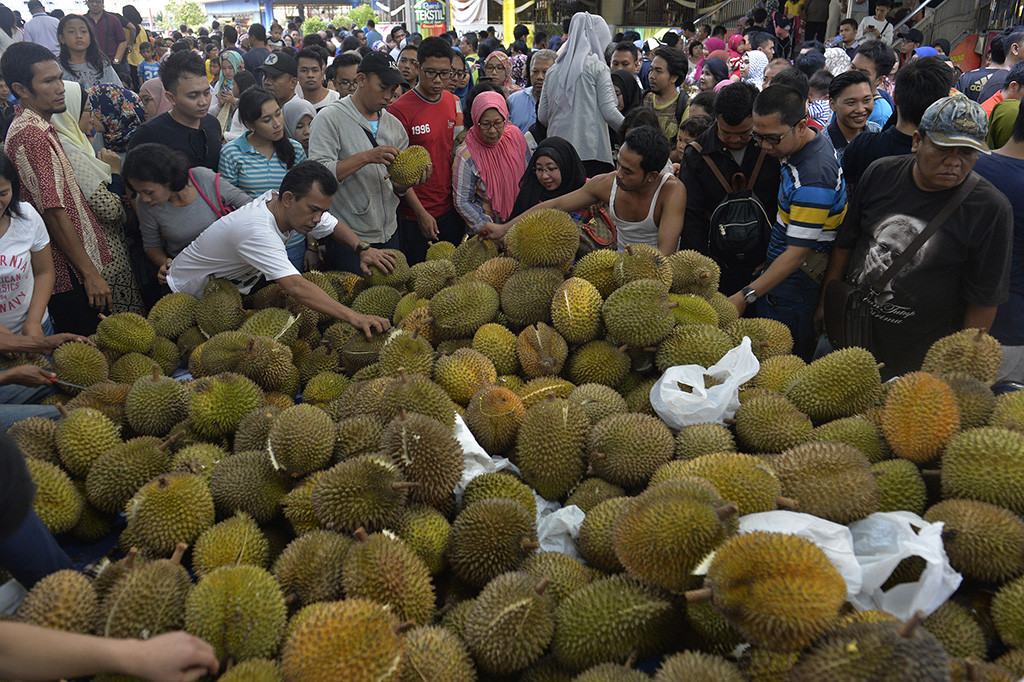 Warga Serbu Durian Fair 2016 di Blok M