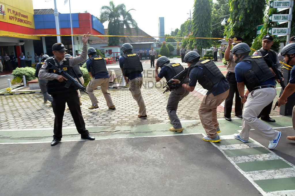 Aparat Gabungan Lakukan Simulasi Penanggulangan Terorisme di Purwokerto