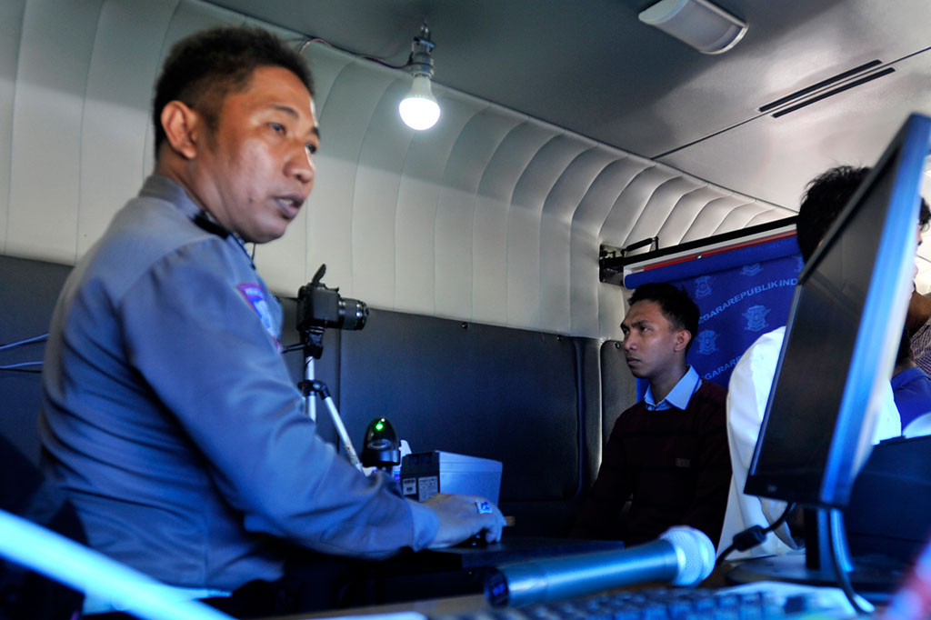 Polrestabes Makassar Lakukan Layanan SIM Online Keliling