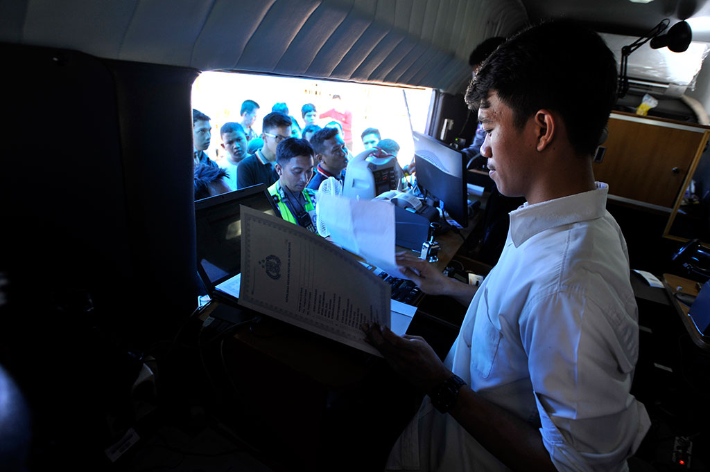 Polrestabes Makassar Lakukan Layanan SIM Online Keliling