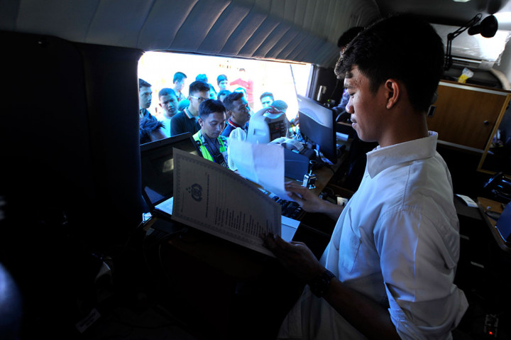 Polrestabes Makassar Lakukan Layanan SIM Online Keliling