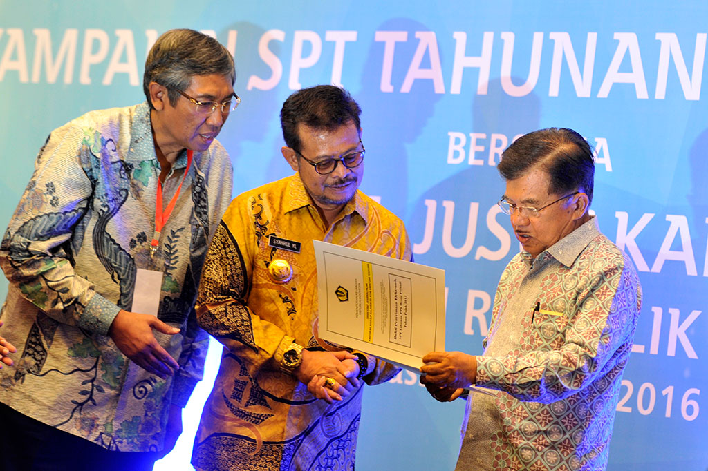 Jusuf Kalla Laporkan SPT Tahunan di Makassar