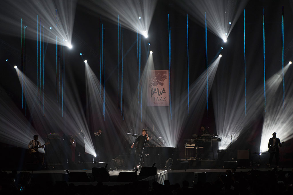 Aksi Robin Thicke di Java Jazz 2016
