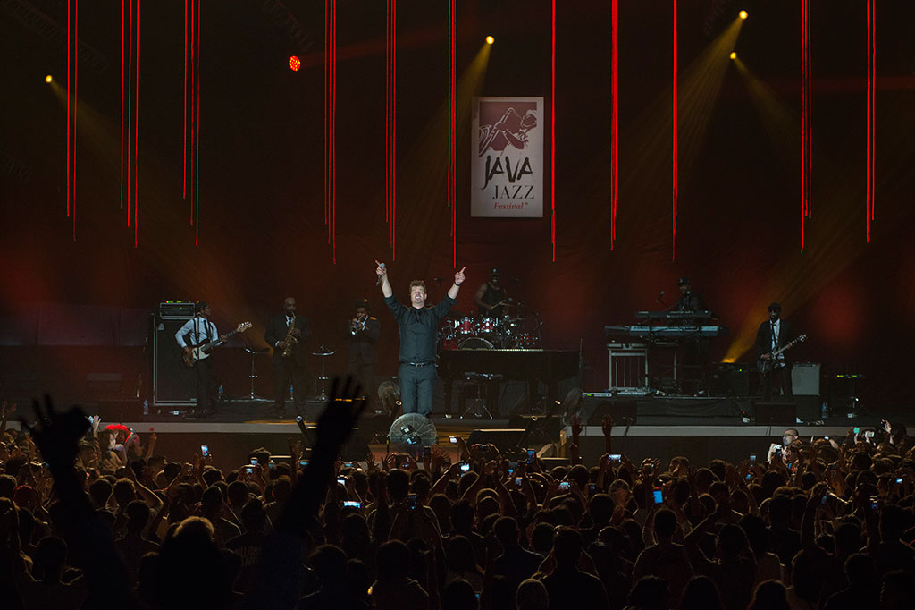 Aksi Robin Thicke di Java Jazz 2016