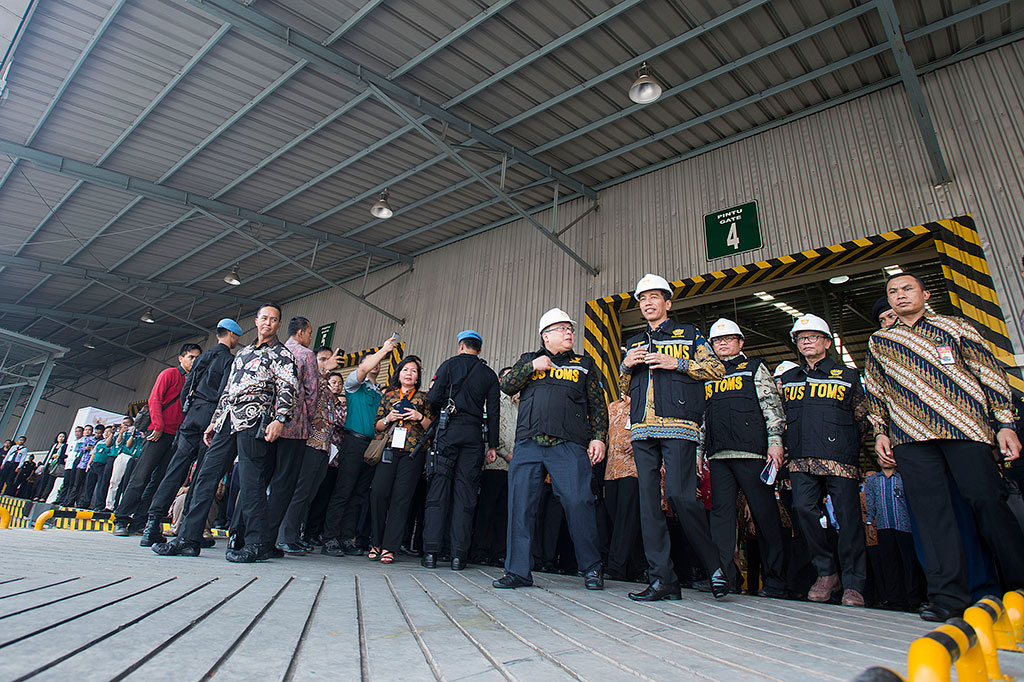 Presiden Resmikan 11 Pusat Logistik Berikat