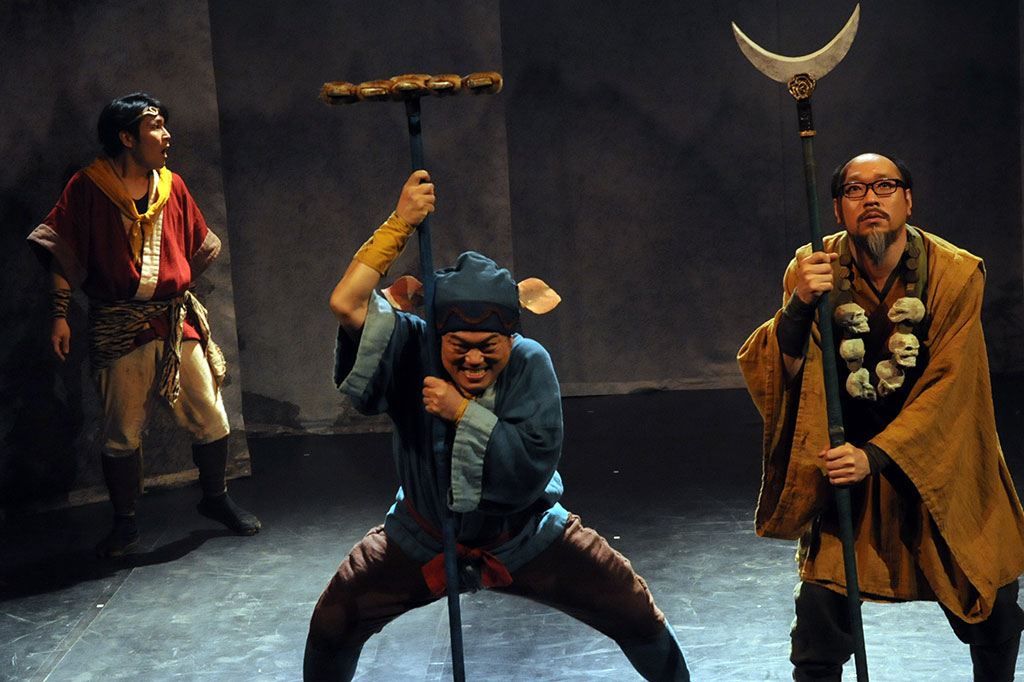 Ryuzanji Company Pentaskan Kera Sakti di Teater Salihara