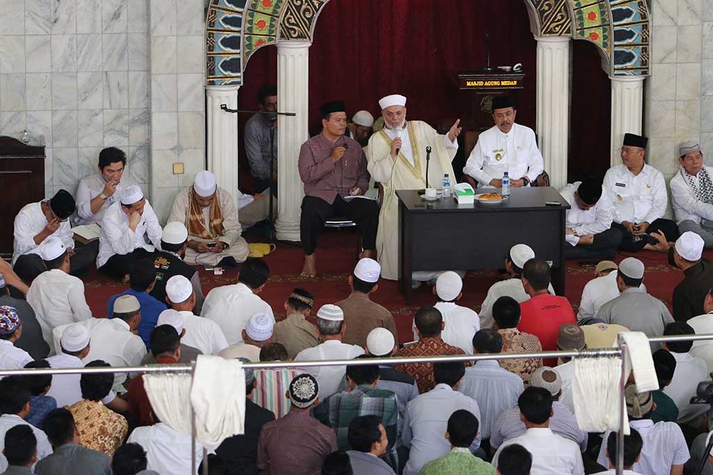 Imam Besar Masjid Al Aqsha Tausiah di Masjid Agung Medan