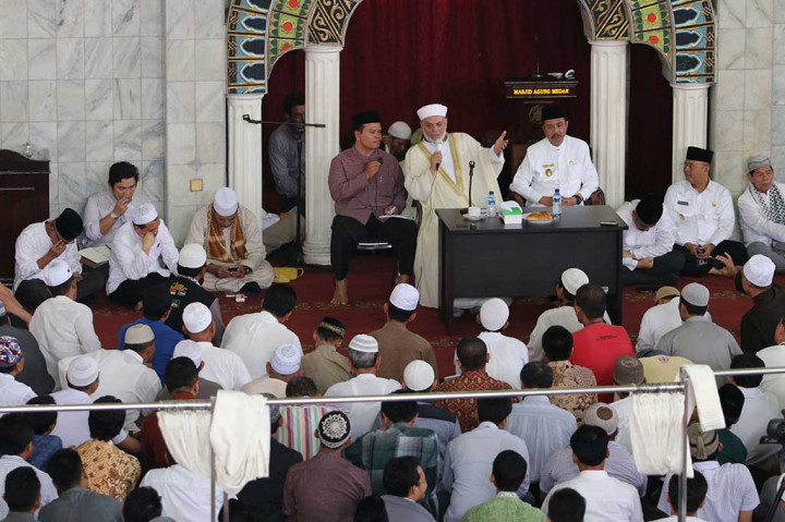 Imam Besar Masjid Al Aqsha Tausiah di Masjid Agung Medan