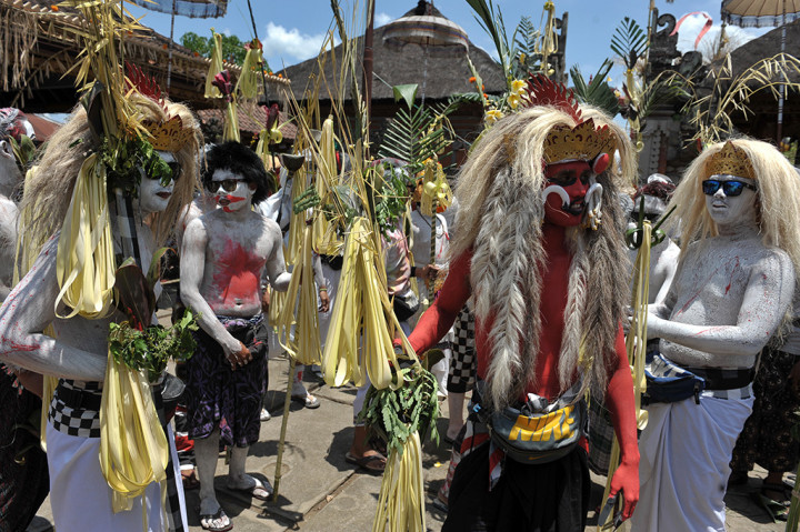 Gelaran Ritual 'Ngerebeg' Umat Hindu Bali