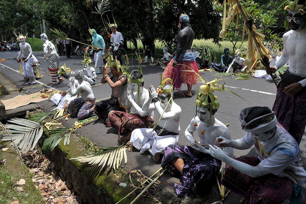 Gelaran Ritual 'Ngerebeg' Umat Hindu Bali