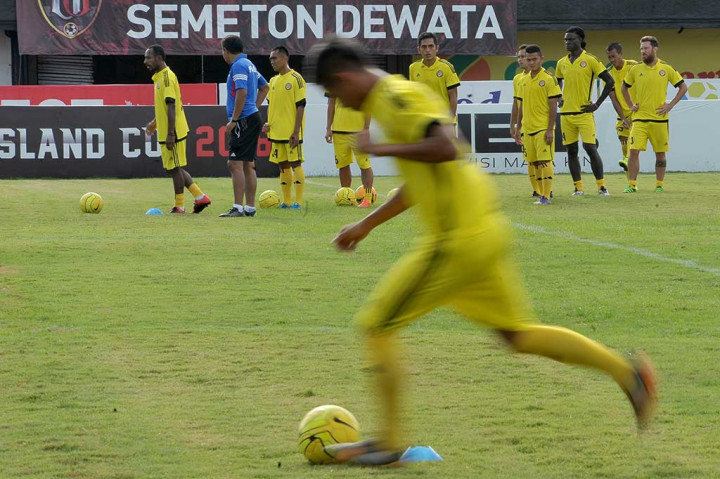 Jelang Lawan Persija, PS Polri Gelar Latihan