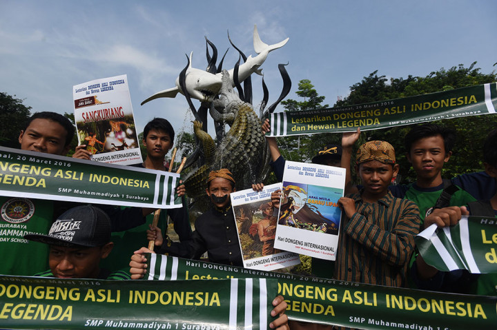 Pelajar Surabaya Peringati Hari Dongeng Internasional