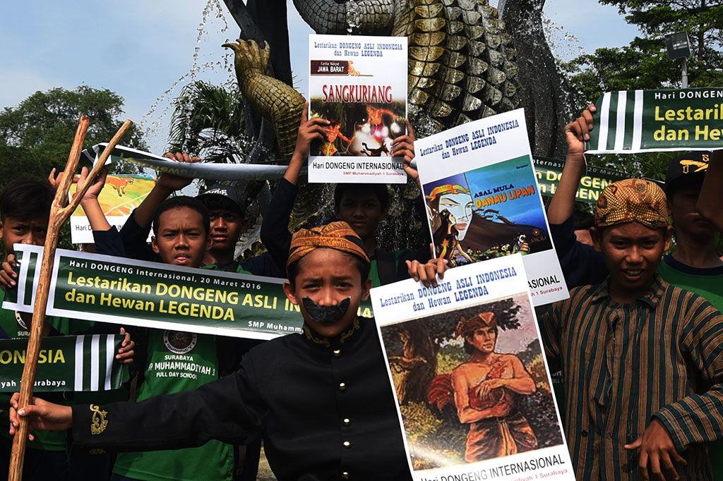 Pelajar Surabaya Peringati Hari Dongeng Internasional