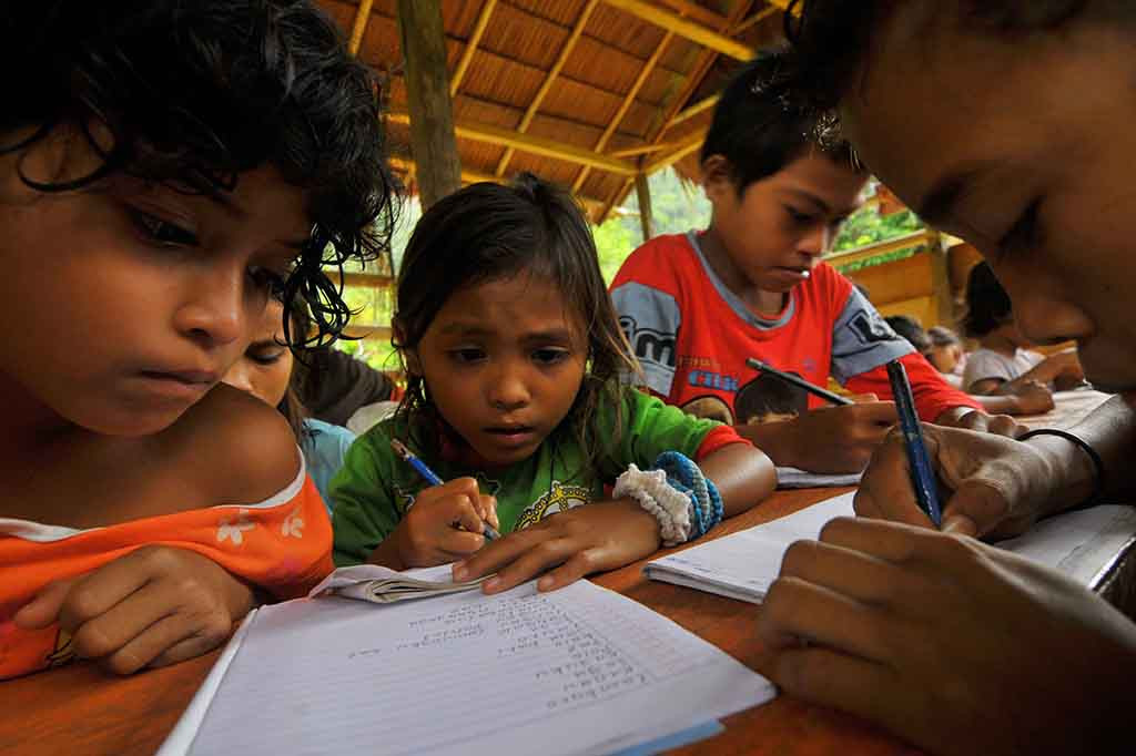 Mengintip Skola Lipu Anak Suku Wana 