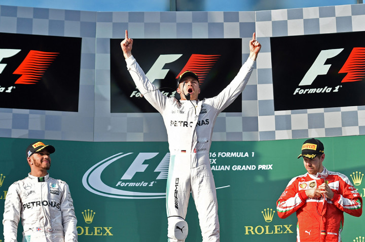 Pembalap asal Inggris Lewis Hamilton menduduki posisi kedua dengan jarak waktu 8,060 detik dari Rosberg.