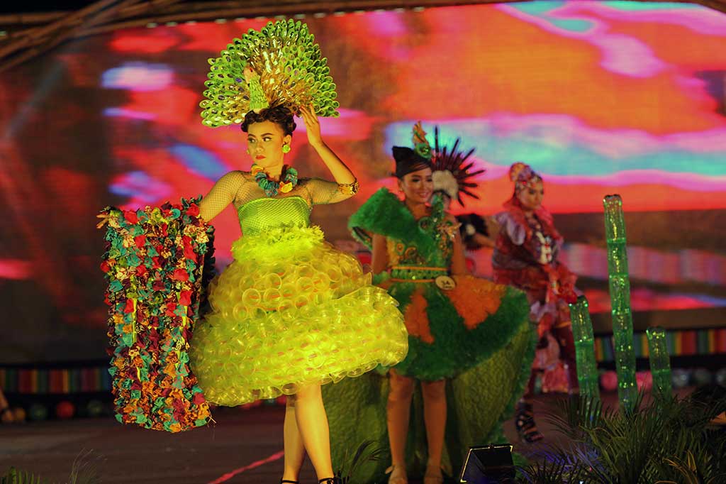 'Green Recyche Fashion Week' Digelar di Pantai Boom
