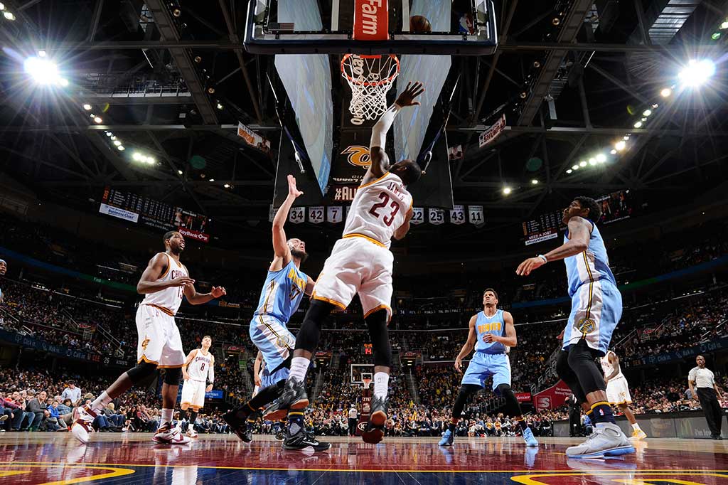 LeBron James Cetak Triple Double ke-41