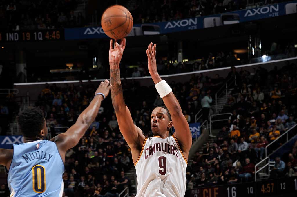 Forward Channing Frye yang menggantikan Kevin Love karena cedera, menyumbang 14 poin.
