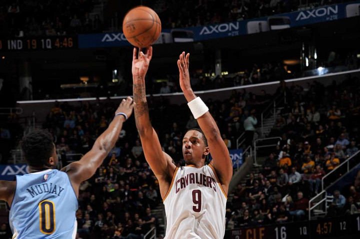 Forward Channing Frye yang menggantikan Kevin Love karena cedera, menyumbang 14 poin.