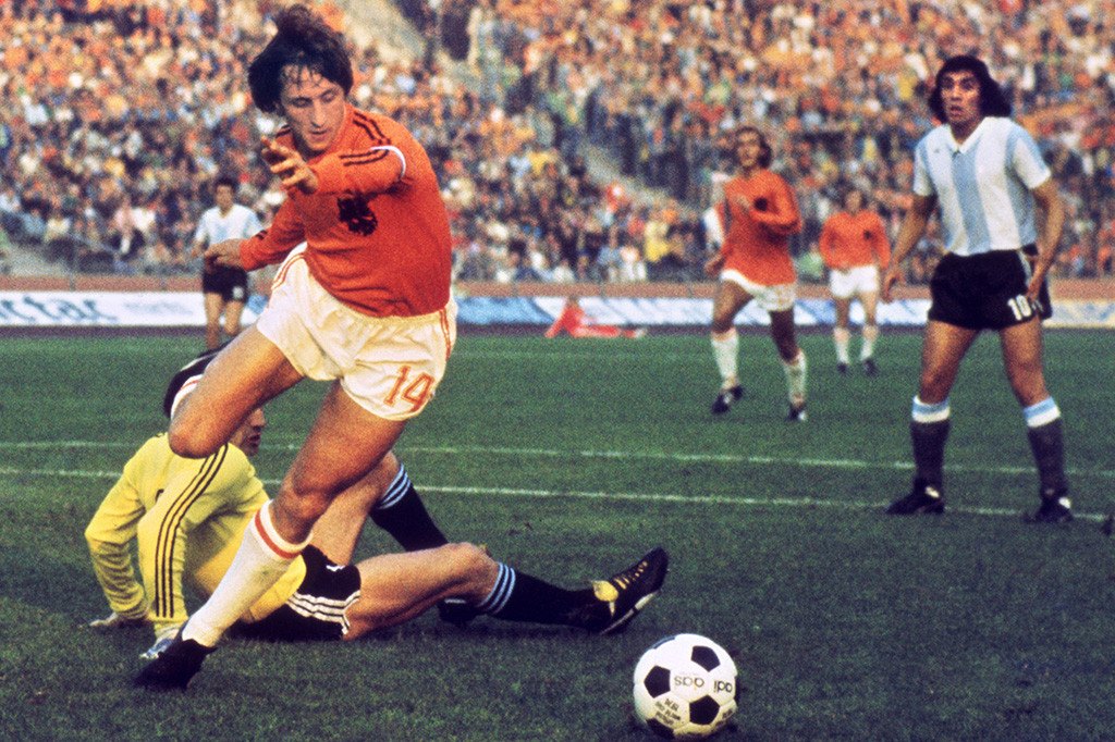 Sebagai pemain, Cruyff pernah meraih berbagai gelar juara bersama Ajax Amsterdam, Barcelona, dan Feyenoord.