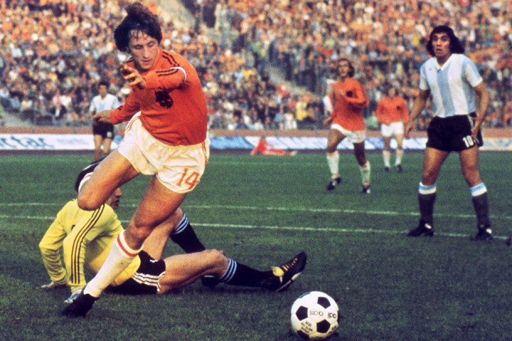 Sebagai pemain, Cruyff pernah meraih berbagai gelar juara bersama Ajax Amsterdam, Barcelona, dan Feyenoord.