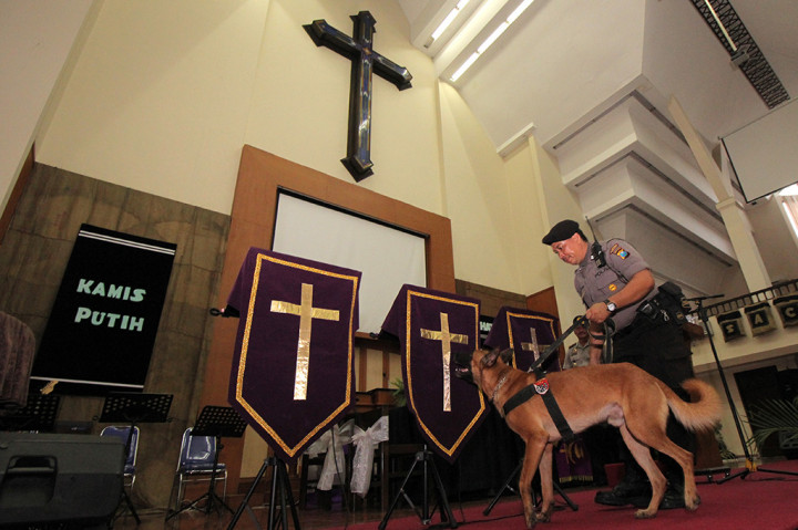 Jelang Paskah, Polisi Lakukan Sterilisasi Gereja di Surabaya
