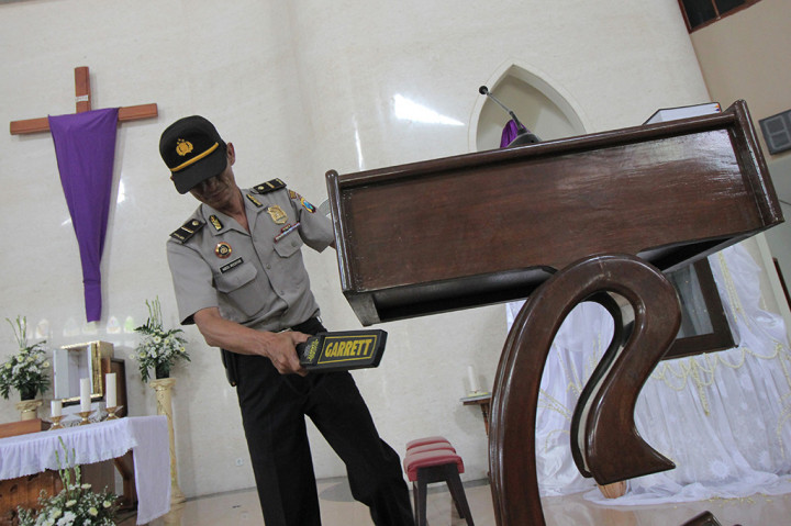 Jelang Paskah, Polisi Lakukan Sterilisasi Gereja di Surabaya
