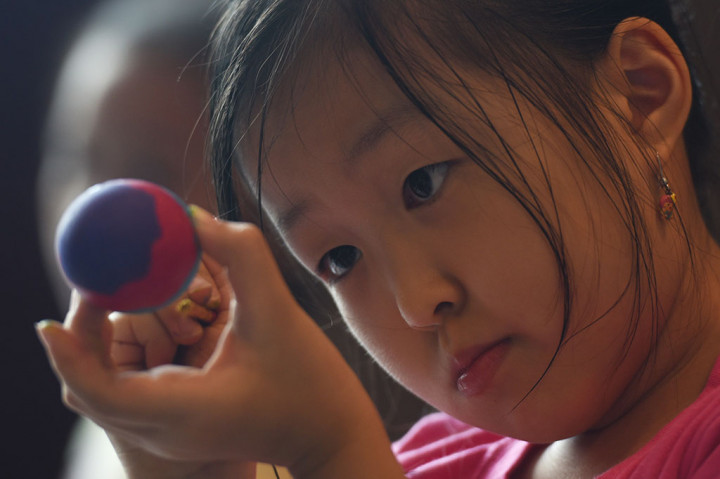 Kegiatan Melukis Telur Paskah